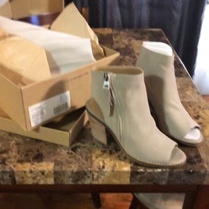 Lucky Brand  Size 6 Peep toe bootie